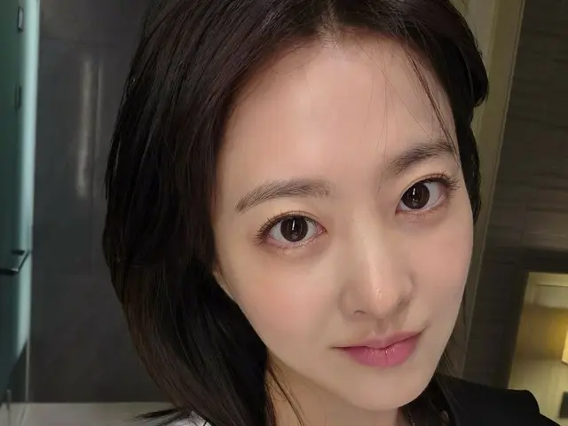 女優パク・ボヨン、白いTシャツを着ただけで「こんなにきれいだなんて！」 …さわやかな「夏」の日常大放出