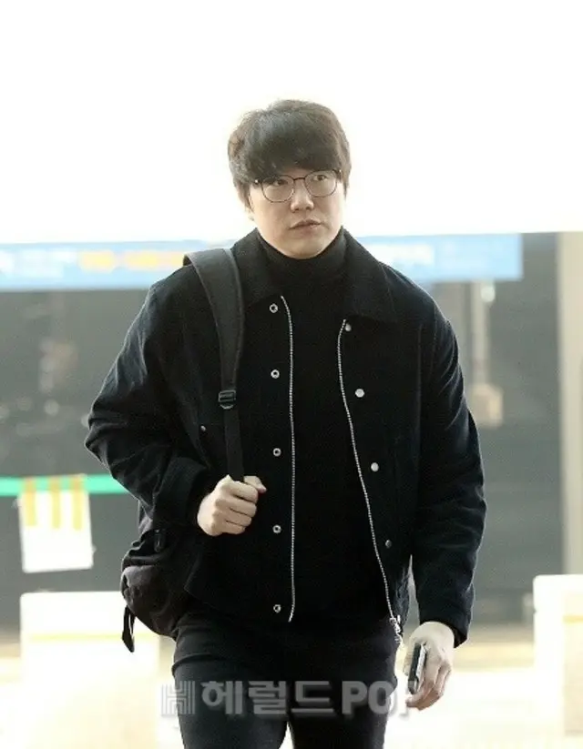 歌手ソン・シギョン、10年来の前マネージャーの裏切りに...結局Youtubeも休止「体も心も傷ついた」