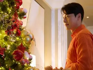 Actor Hyun Bin, when he saw the tree, did he remember his wife Song Ye-ji and his son? ... A "gentle man" with charming dimples
