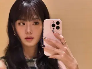 BLACKPINK's JISOO looks different with her bangs down... The pure beauty that lit up New York