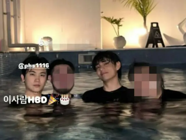 BTS' V and Park Hyung Sik at the pool on his birthday... Unchanging friendship