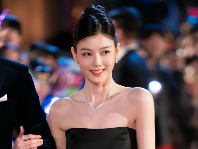 Actress Kim You Jung and captivating Baek Ah Jin... Captivating visuals