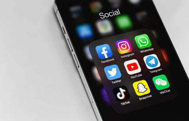 オーストラリア政府「16歳未満はソーシャルメディアの “使用禁止”」