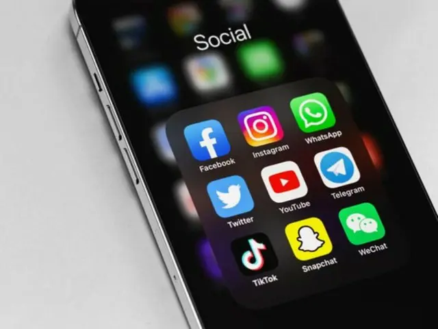 Australian government: "People under 16 are banned from using social media"