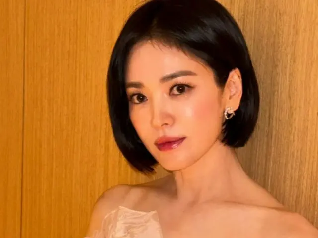 Why? Actress Song Hye Kyo is so beautiful, but she couldn't walk the red carpet at the Blue Dragon Film Awards.