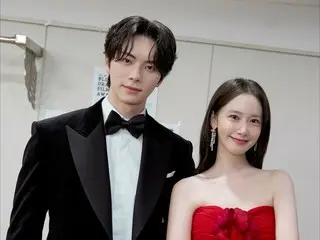 Yoona (Girls' Generation) reunites with actor Lee Chae Min to grace the spectacular stage of the 46th Blue Dragon Film Awards!