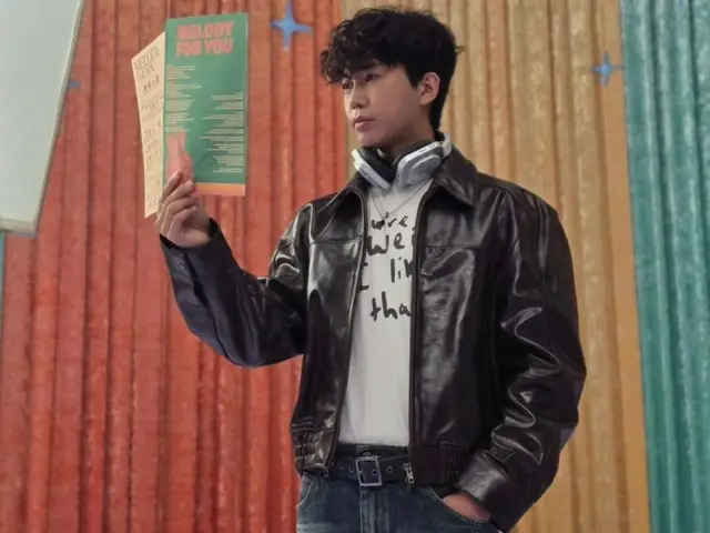 Singer Lim Young Woong transforms into a permed hairdo...showing off his outstanding style