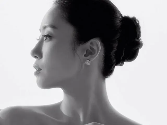 T-ara's Eun Jung and film director Kim Byung-woo will be getting married tomorrow! "It's finally tomorrow... I'm so nervous," she says.