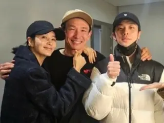 Actress Kim Hye Soo and Park Jung Min support Hwang Jung Min's musical