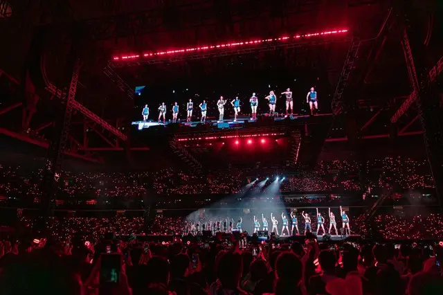 「TWICE」、K-POPガールズグループ初となる香港・カイタックスタジアム単独公演を成功的に終了…9万人の観客を動員02