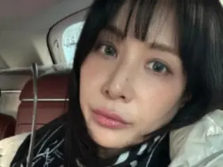 53-year-old Go So-yeon changes her makeup routine to look like a completely different person... She even wears colored contact lenses