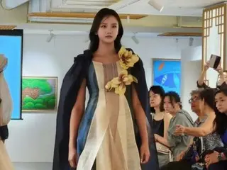 Jessie, the daughter of former Korean national soccer player Lee Dong Gook, wears a professional aura... 16-year-old model's amazing runway