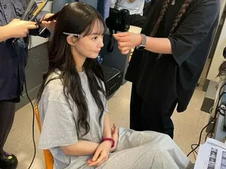 Actress Shin Min A "laughed out loud" while applying makeup...natural charm