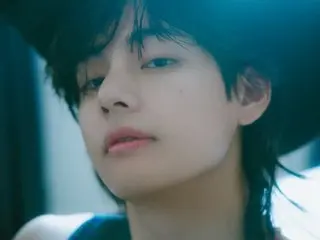 V (BTS)'s first solo album "Layover" ranks first on the Oricon charts...Sales of 220,000 copies on the first day in Japan