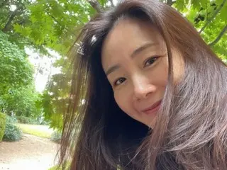 Actress Choi Ji Woo is so beautiful even while raising children... She is the purest mother