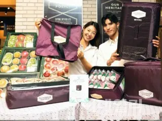 Shinsegae Department Store uses recycled paper cooler boxes to wrap gifts for mid-autumn celebration