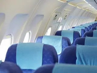 ``I don't want to sit next to a man'' - violently occupying paid seats on an airplane = South Korea