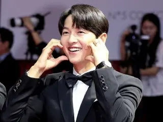 Song Joong Ki, who starred in the movie "Hwarang," said, "I'm no longer getting paid! The president of the production company gave me the watch he was wearing." = "28th Busan International Film Festival"