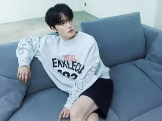 JAEJUNG is in a relaxing mood with a new sofa... It's like a sofa commercial