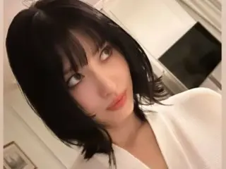 "TWICE" Momo shows off her cat face...His selfie with an arrogant expression is beautiful Hot Topic