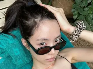 Song Naeun (formerApink) reveals her sexy swimsuit...This is the first time I've seen anything like this