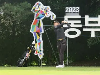 <Women's Golf> Super rookie Bang Shin-sil wins 2nd season with her father, who served as her caddy. ``When my father carries me, I feel less nervous.''