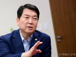 Representative Ahn Cheol-soo of the People's Republic of Korea calls former representative Lee Jun-seok in tears, calling it a ``devil's tear show to get an excuse to leave the party'' = South Korea