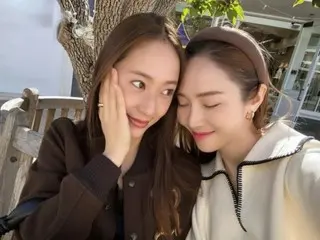 Jessica (formerSNSD(Girls' Generation)) meets KRYSTAL (f(x)) and shows off their sisterly love... "It's your birthday"