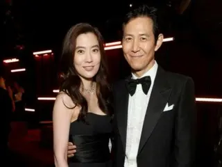 Actors Lee Jung Jae and Lim Se-ryong, who have been dating for 9 years, attend the LACMA gala together... They attract attention with their black couple style