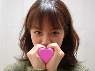 HYERI (Girl's Day) updates her first SNS after breaking up with actor Ryu Jun Yeol...Charming "hand heart"