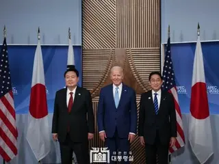 The leaders of Japan, the US, and South Korea meet for the first time in three months...Biden: ``Thanks to the leaders of Japan and the US, the burden of carrying out the presidential mission has been reduced.''
