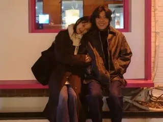 Singer Lee Hyo Ri (Fin.KL) and Lee Sang Soon couple snuggle up after 10 years of marriage...Are they starting to look alike?