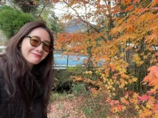 Actress Choi Ji Woo recently went out to see the autumn leaves...Goddess with a natural look