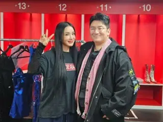 “HYBE Chairman” Bang Si Hyuk & Um JungHwa, almost appearing on “Ugyul”... Support shooting with coffee car for solo concert