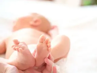 A 25-year-old mother is being questioned after leaving her baby in a hospital toilet in Tianjin, China - Chinese report