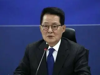 Former Director of the National Intelligence Service Park Ji Former, ``The power of the people is a big bang...The Democratic Party former representatives, along with Lee Nak-yon, are ruining the winning districts in the general election.'' = South Korea
