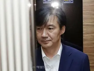 ``Whack a mole instead of Jeon Doo-kwang'' appeared in front of the movie theater, why? ...Former Minister of Justice Cho Kuk: ``I wonder if you accepted my proposal?'' = South Korea