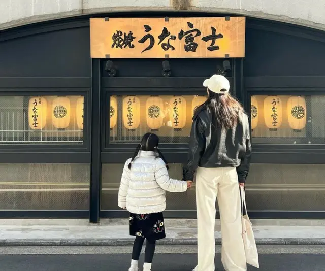 女優チョ・ユンヒ、娘と日本旅行中2
