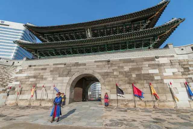景福宮に落書きした10代男女は恋人関係「お金がほしかった」＝韓国