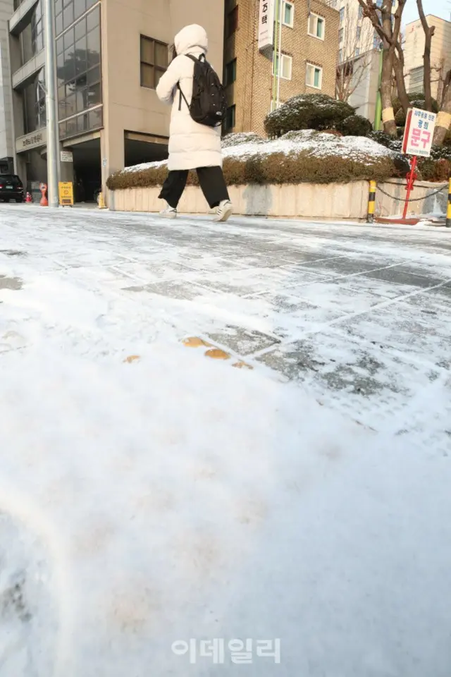 雪の影響か、湖南高速道路で10台の玉突き事故＝韓国