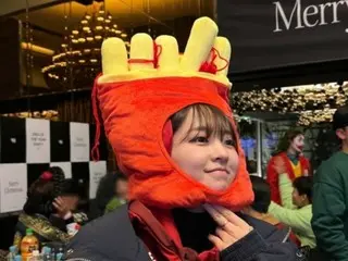 Actress Park Bo Young, unchanged baby-faced beauty...year-end party with management office colleagues