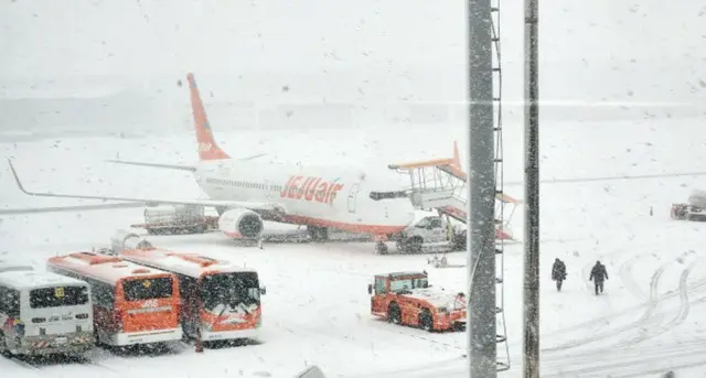 済州空港、強風警報など解除「510便通常運航」＝韓国