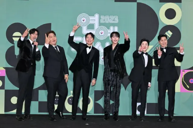 「2023 KBS芸能大賞」で「1泊2日」チームが大賞を受賞した。