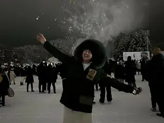 Jang Keun Suk greets the new year with a lively smile and fireworks... "Let's stay healthy! Happy 2024!"