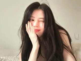 Actress Han Seo Hee takes a selfie on the bed... WINK explodes with loveliness