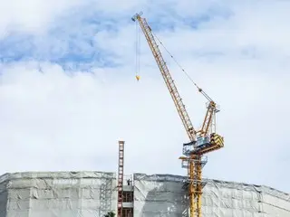 A subcontractor worker in his 60s falls to his death at a construction site in Paju.