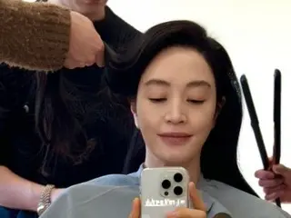 Actress Kim Hye Soo looks like a goddess even while wearing makeup