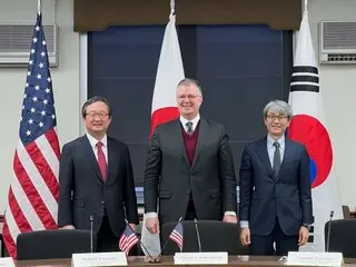 Japan, the United States, and South Korea reaffirm their ``joint response to North Korea's nuclear weapons'' and ``opposition to China's illegal territorial claims in the South China Sea.''