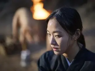 Overwhelming presence of Kim Go Eun and Lee Do Hyun, who became shrine maidens, the movie “Breaking Tomb”… 8 types of stills released