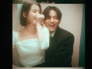 4 shots of IU and V (BTS)'s wedding... a visual duo that's more than I imagined.